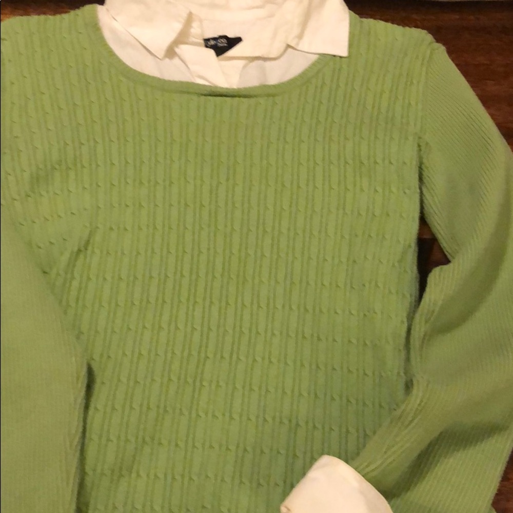 Long sleeve sweater with attached white collar